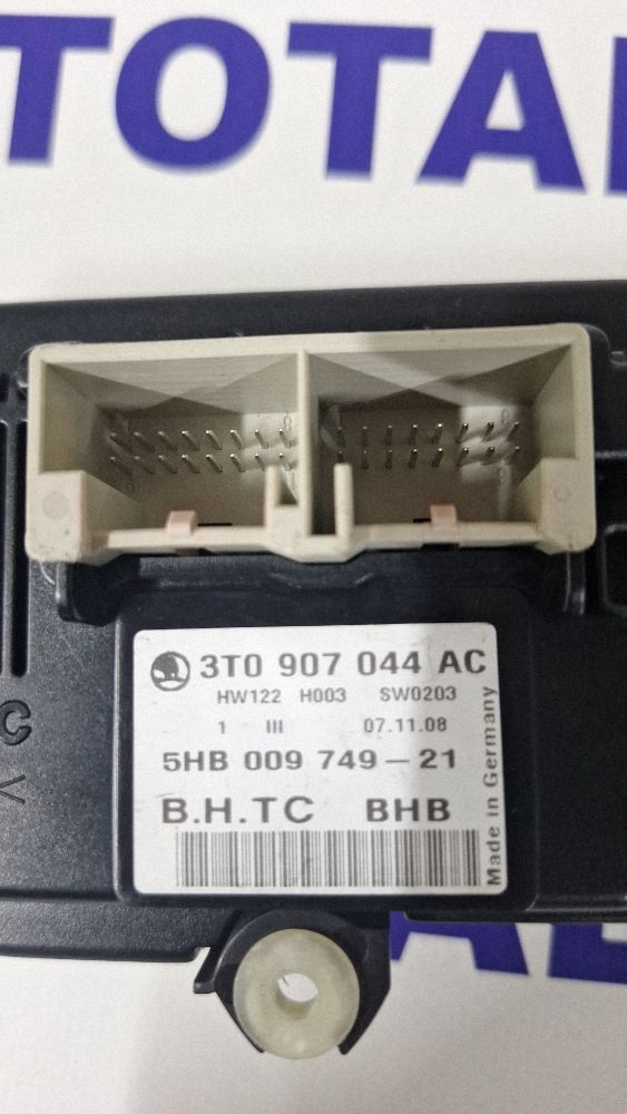 Climatronic Skoda Octavia Mk2 (1Z) 2010 - 3T0907044AC 5HB00974921