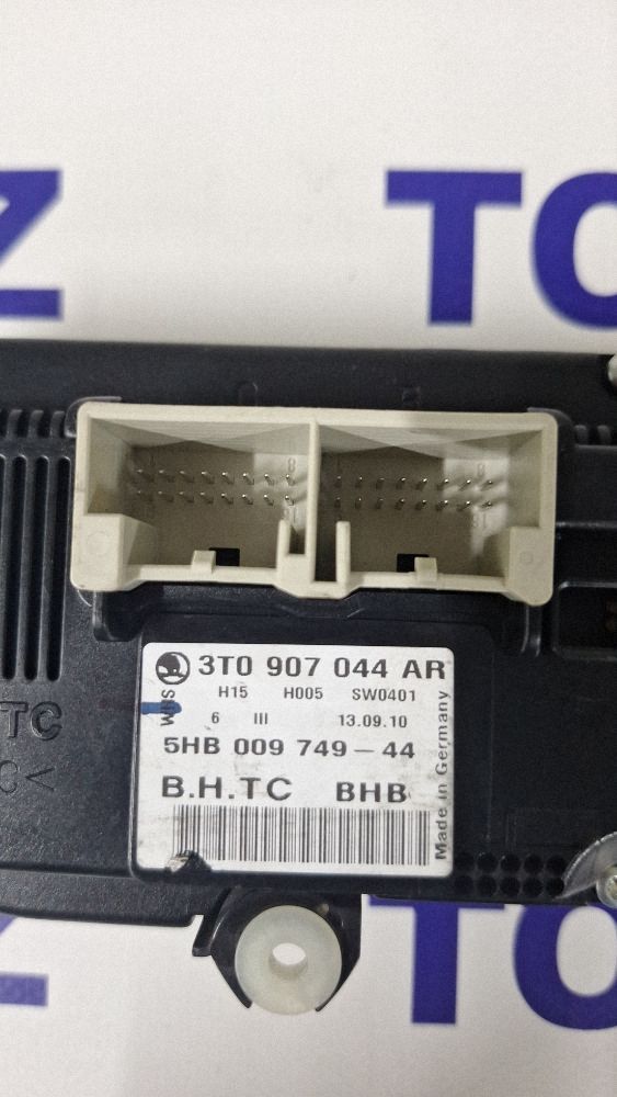 Climatronic Skoda Octavia Mk2 (1Z) 2010 - 3T0907044AR 5HB00974944