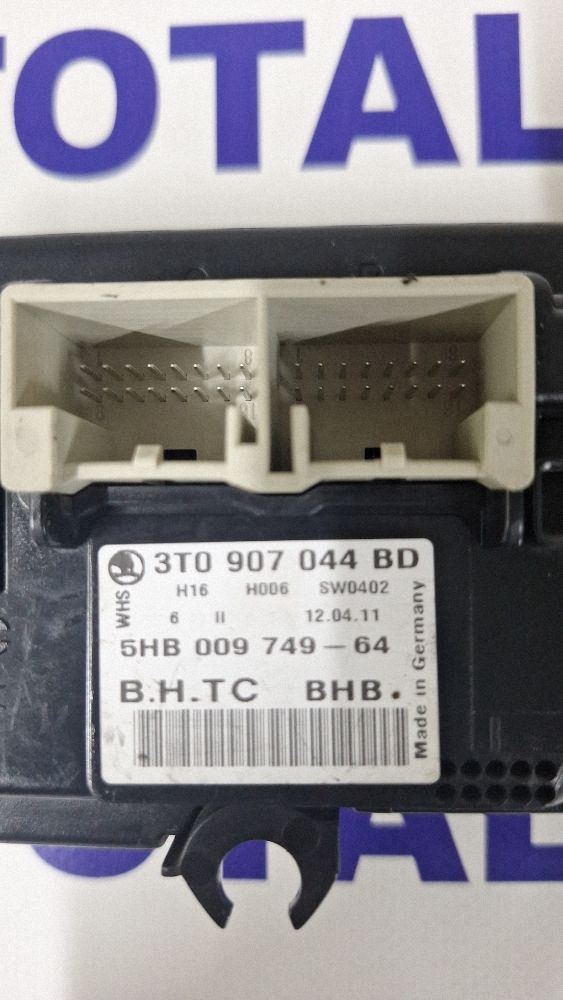 Climatronic Skoda Octavia Mk2 (1Z) 2011 - 3T0907044BD 5HB00974964
