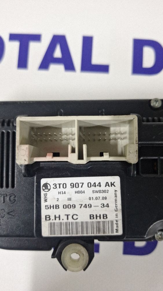 Climatronic Skoda Octavia Mk2 (1Z) 2009 - 3T0907044AK 5HB00974934