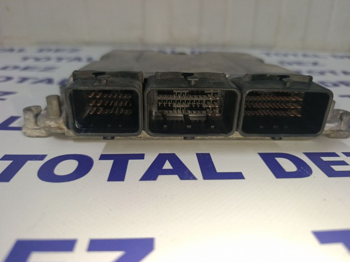 Calculator motor (ECU) Renault Master II 2002 - 0281011106 8200091428