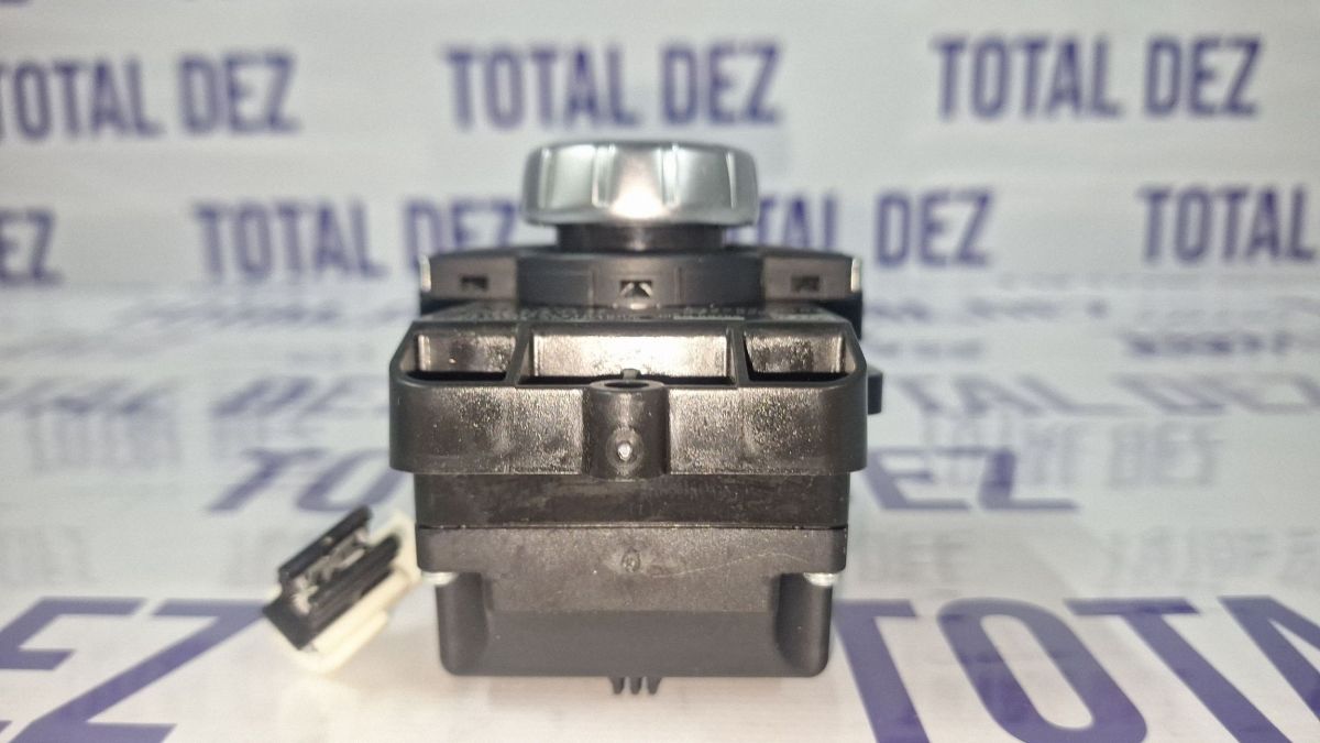 Interfata audio Mercedes SLK-class R172 2014 - A1728701258 A1728701158 03358210102