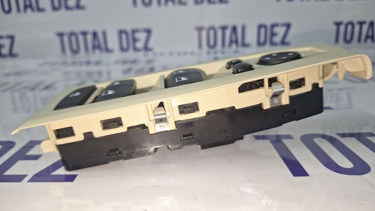 Butoane geamuri electrice BMW Seria 2 F46 2017 - 936211601 L60064