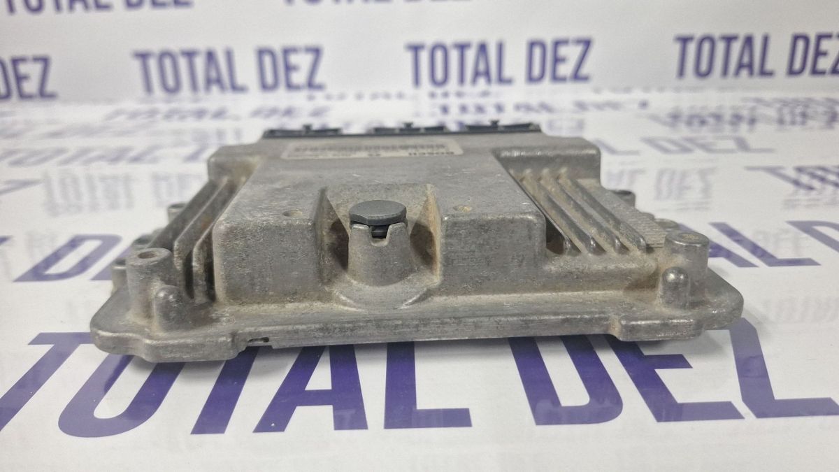 Calculator motor (ECU) Renault Trafic II (X83) 2003 - 0281011529 8200389519 1039S04808