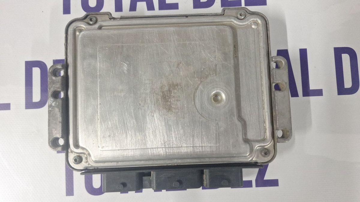 Calculator motor (ECU) Renault Trafic II (X83) 2003 - 0281011529 8200389519 1039S04808