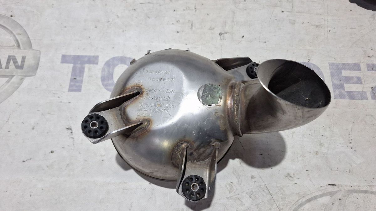 Toba esapament BMW i8 2013 - 8610987 101500010125 112181994100