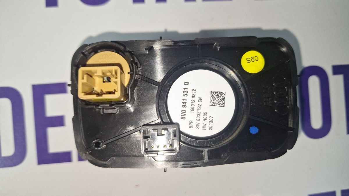 Bloc lumini Audi A3 S3 8V 2013 - 8V0941531Q 0032TSZC 1609120312