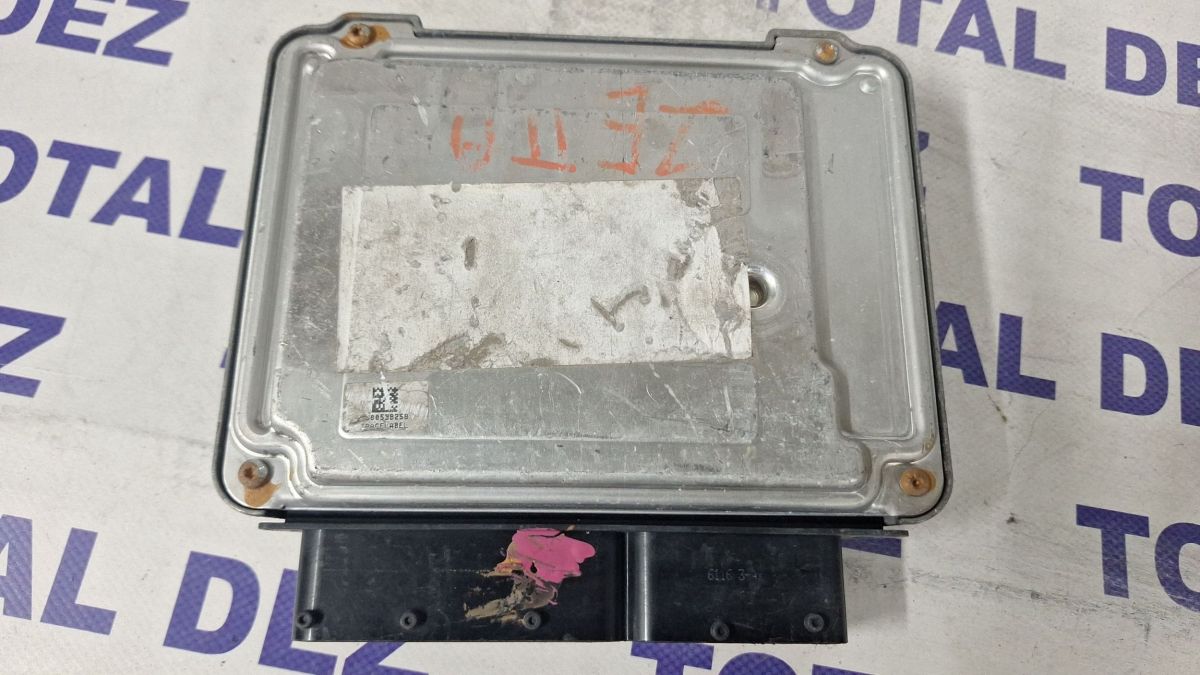 Calculator motor (ECU) Volkswagen Golf V 2006 - 03G906021KK 0281013228
