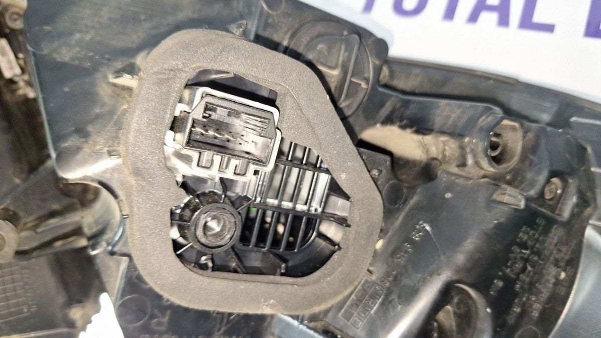 Stop Dreapta spate Volkswagen Passat CC 2012 - 3C8945208M 81170201
