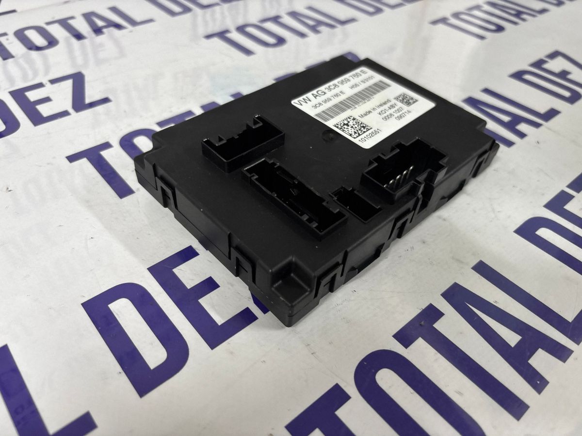 Calculator confort Skoda Superb B6 (3T) 2015 - 3C8959760E 10102551