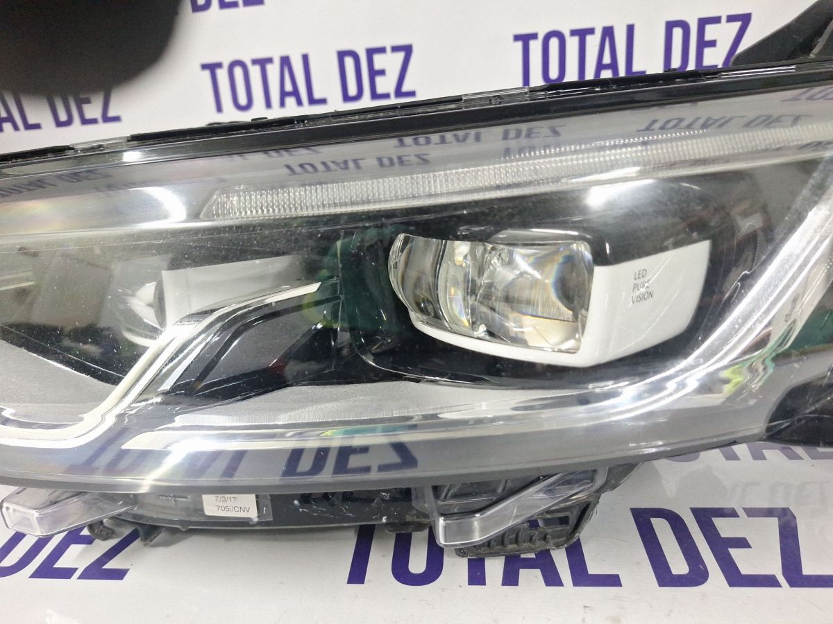 Far Stanga fata Renault Talisman 2016 - 260606722R 89909144
